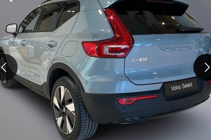 Grå Volvo EX40 fra 2025