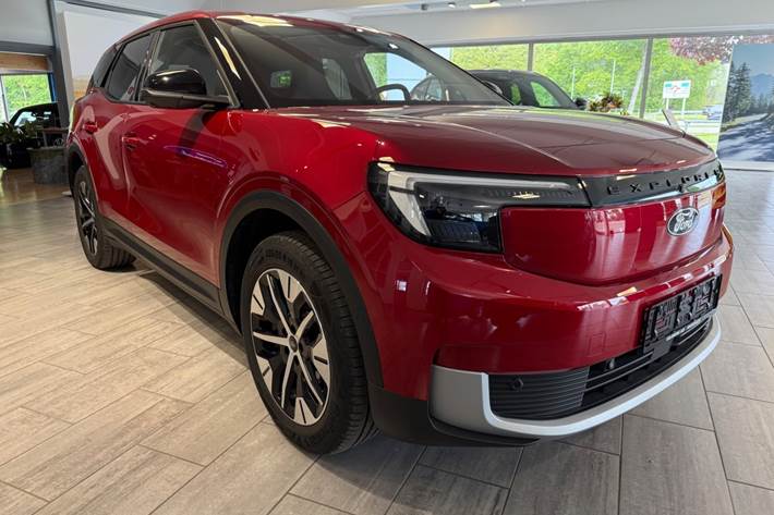 Rød Ford Explorer fra 2025