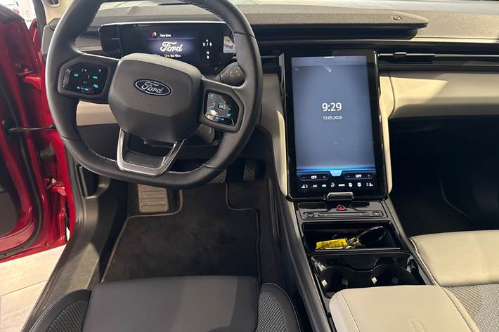Rød Ford Explorer fra 2025