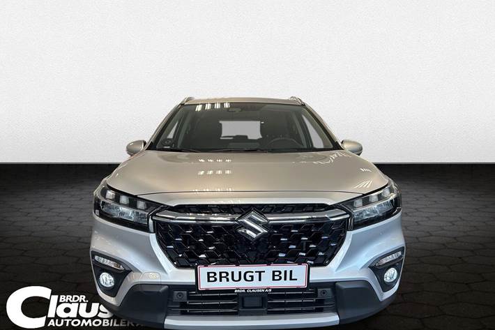 Sølv Suzuki S-Cross fra 2024