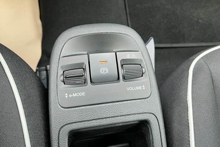 Hvid Fiat 500e fra 2023