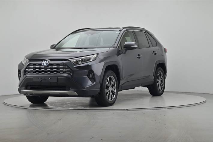 Grå Toyota RAV4 fra 2023