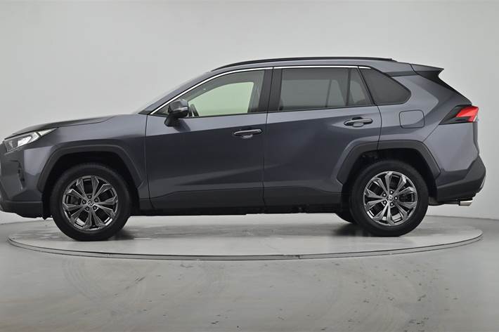 Grå Toyota RAV4 fra 2023