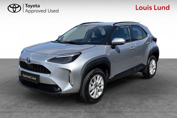 Grå Toyota Yaris Cross fra 2023