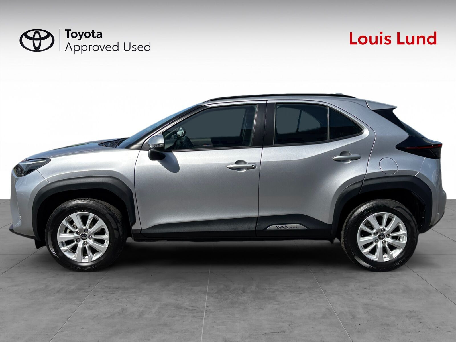 Sølv Toyota Yaris Cross fra 2023