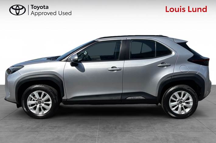 Sølv Toyota Yaris Cross fra 2023