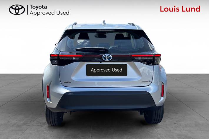 Sølv Toyota Yaris Cross fra 2023