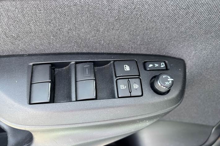 Sølv Toyota Yaris Cross fra 2023