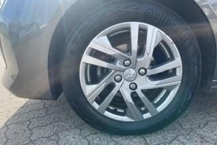 Sort Peugeot 208 fra 2020