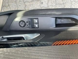 Sort Peugeot 208 fra 2020