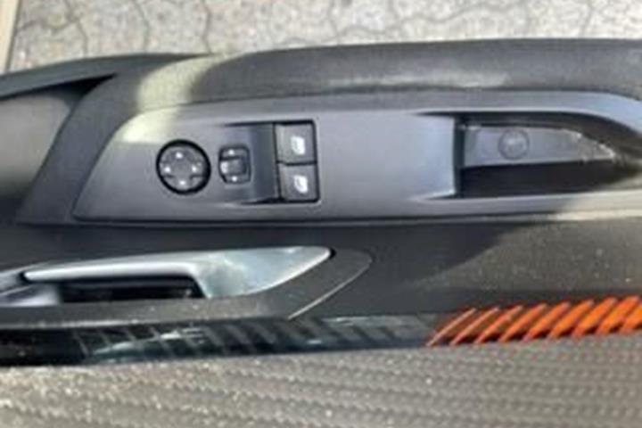 Sort Peugeot 208 fra 2020