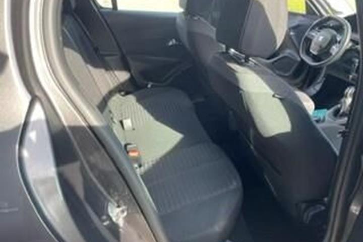 Sort Peugeot 208 fra 2020