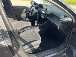 Sort Peugeot 208 fra 2020