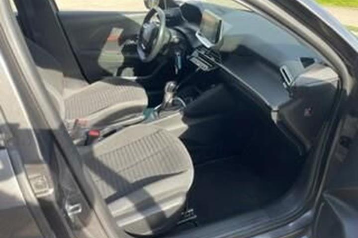 Sort Peugeot 208 fra 2020