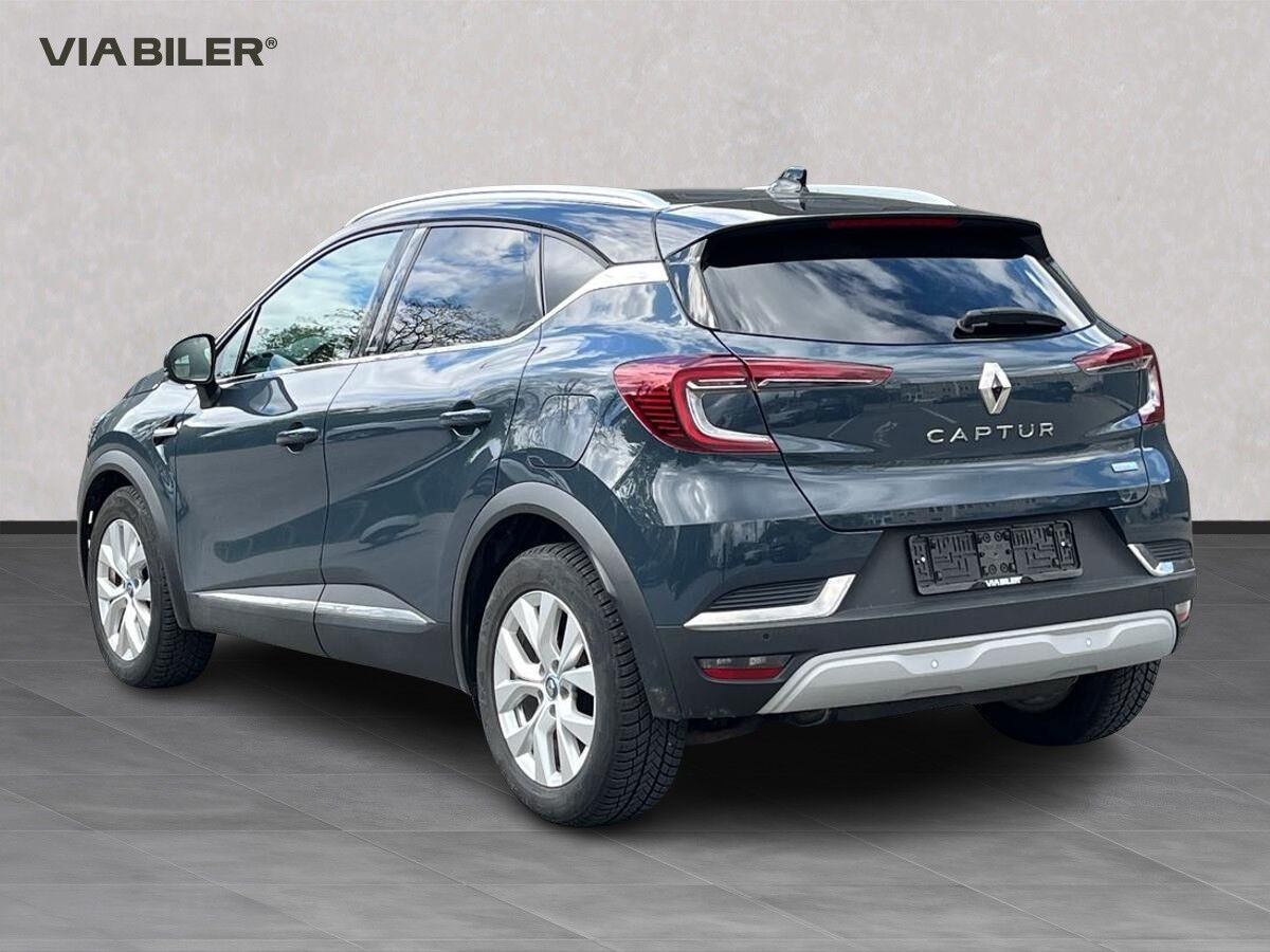 Grå Renault Captur fra 2021