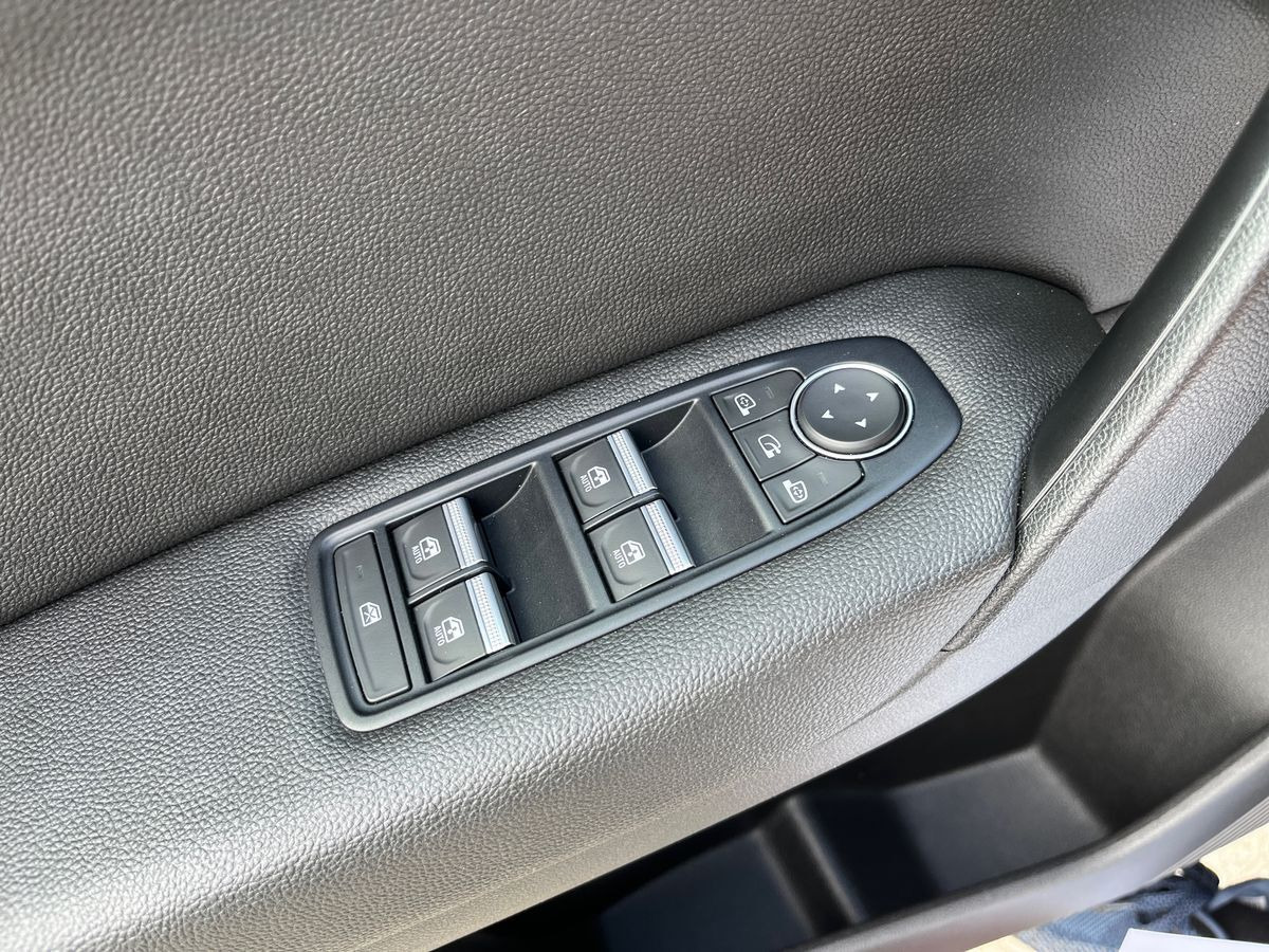 Grå Renault Captur fra 2021
