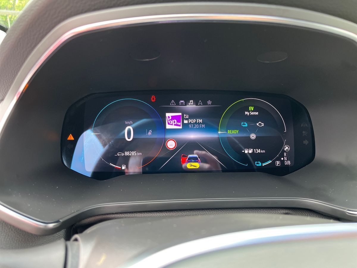 Grå Renault Captur fra 2021