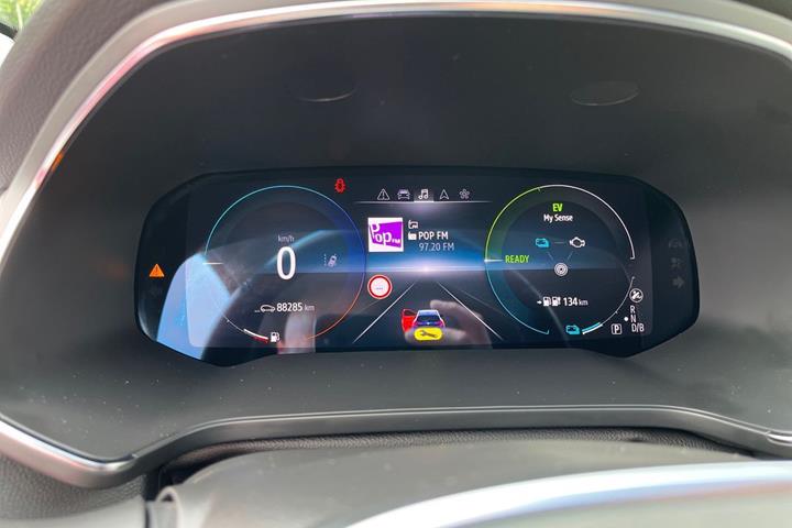 Grå Renault Captur fra 2021
