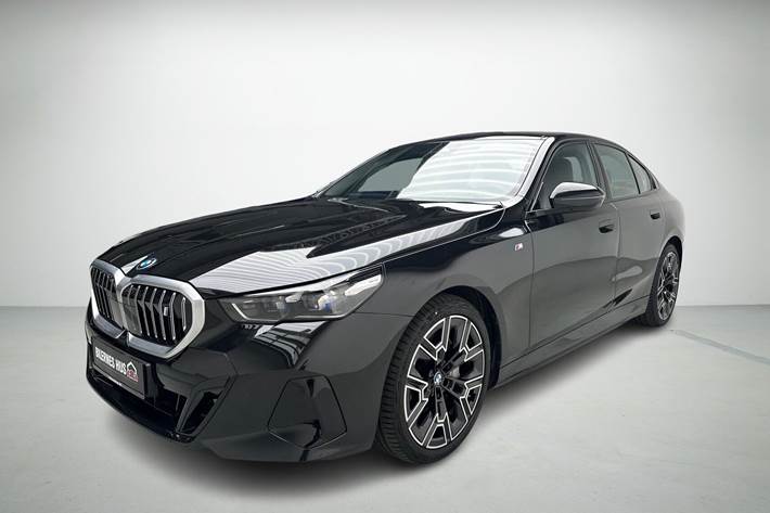 Sort BMW i5 fra 2025