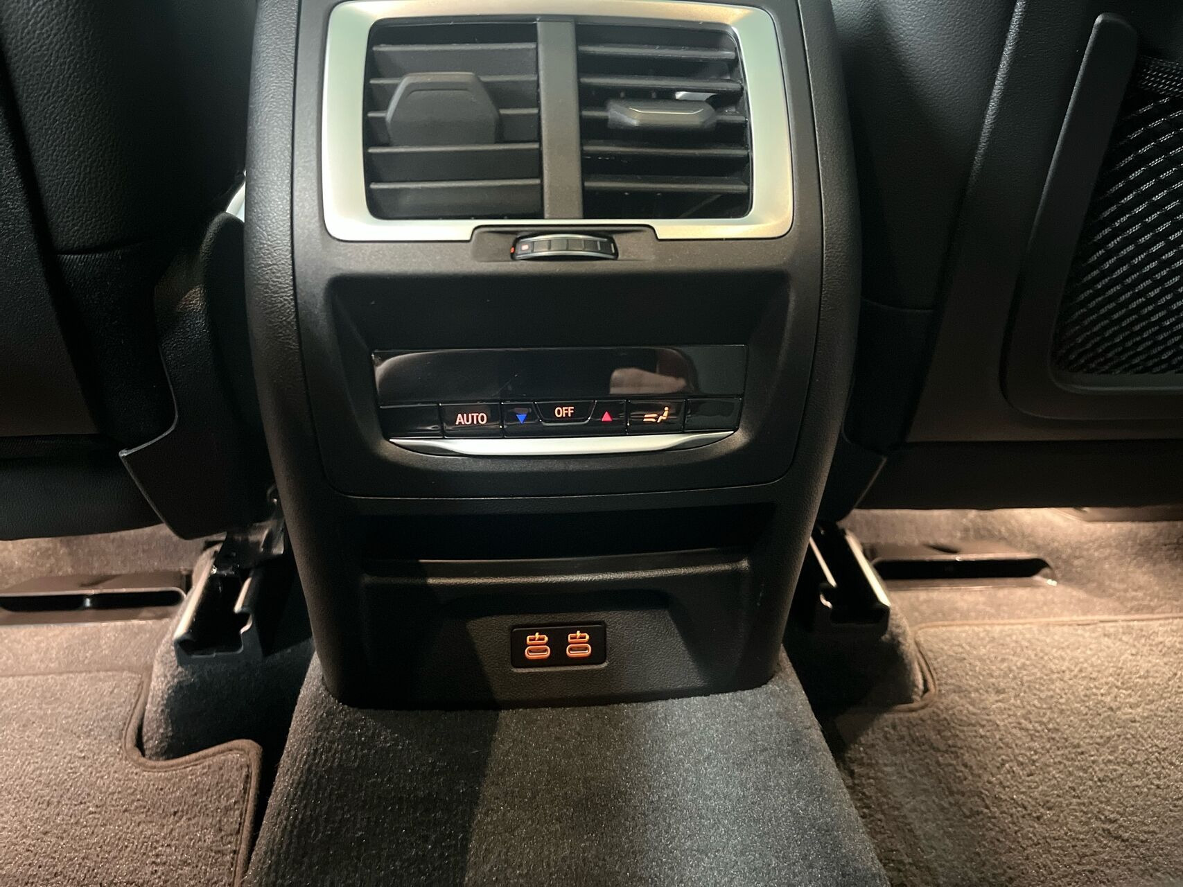 Hvid BMW iX3 fra 2023