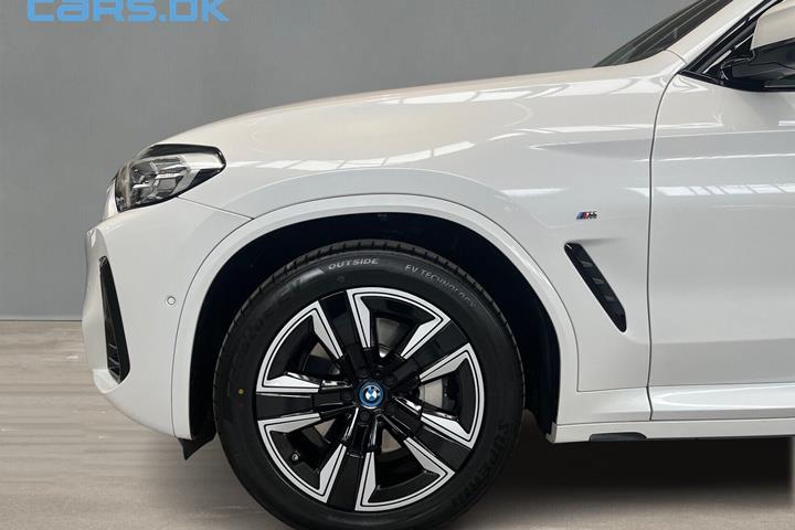 Hvid BMW iX3 fra 2023