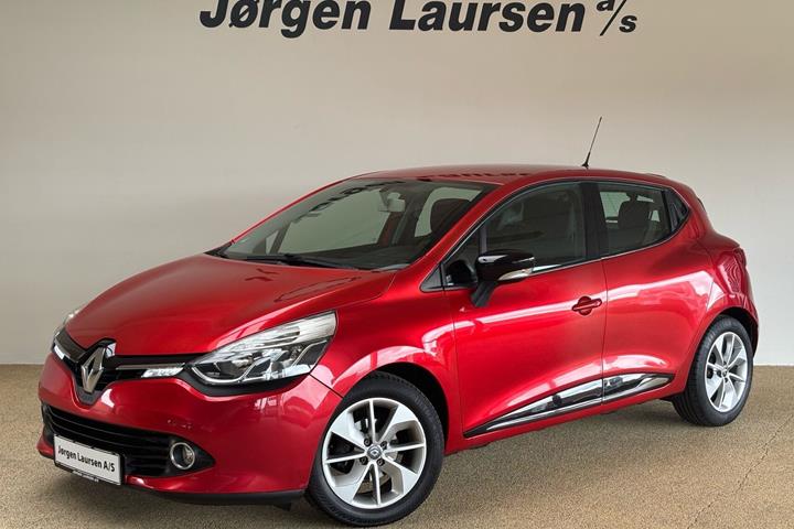Rød Renault Clio fra 2013 set udefra