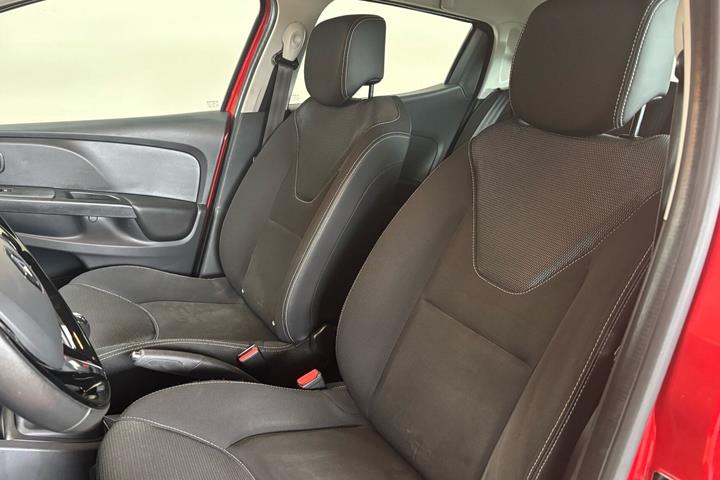 Rød Renault Clio fra 2013