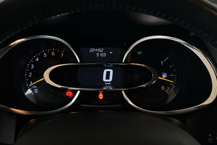 Rød Renault Clio fra 2013