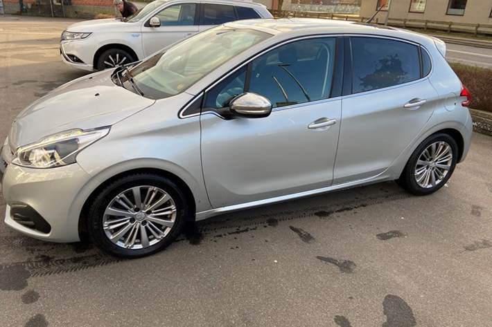 undefined Peugeot 208 fra 2017