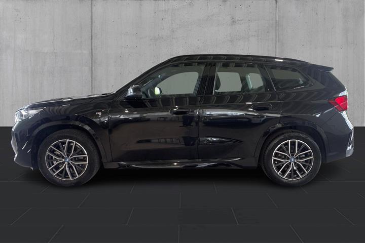 Sort BMW iX1 fra 2025