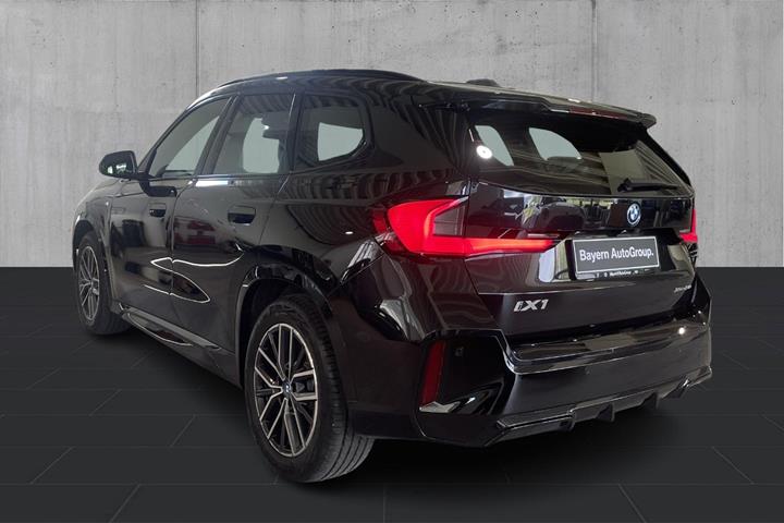 Sort BMW iX1 fra 2025