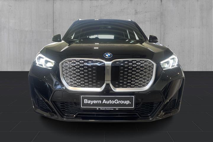 Sort BMW iX1 fra 2025