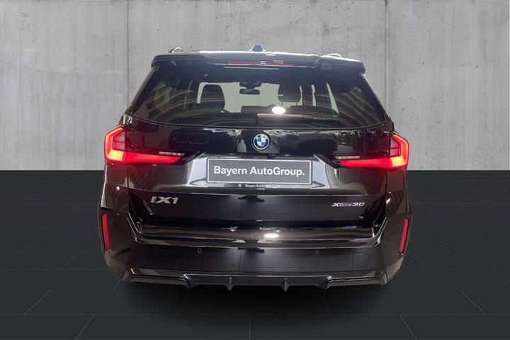 Sort BMW iX1 fra 2025