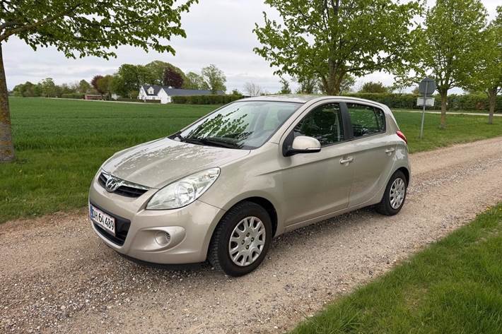 Beige Hyundai i20 fra 2012