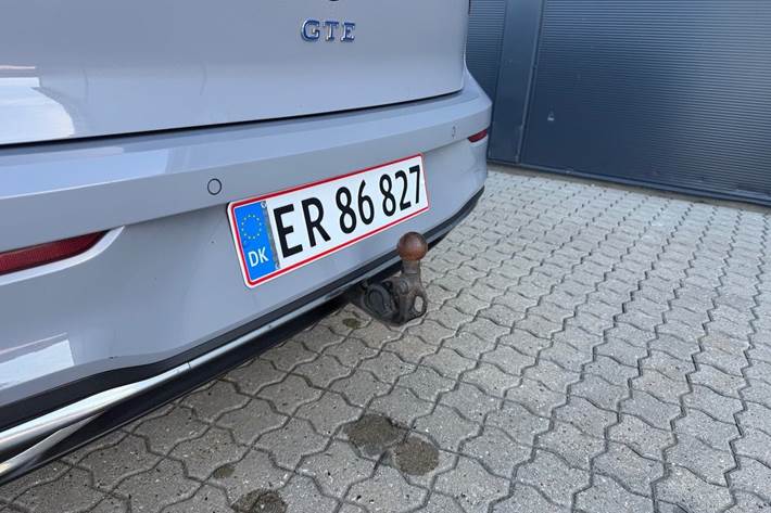 Grå VW Golf VIII fra 2021