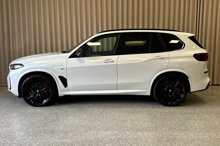 Hvid BMW X5 fra 2025