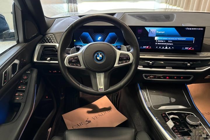 Hvid BMW X5 fra 2025