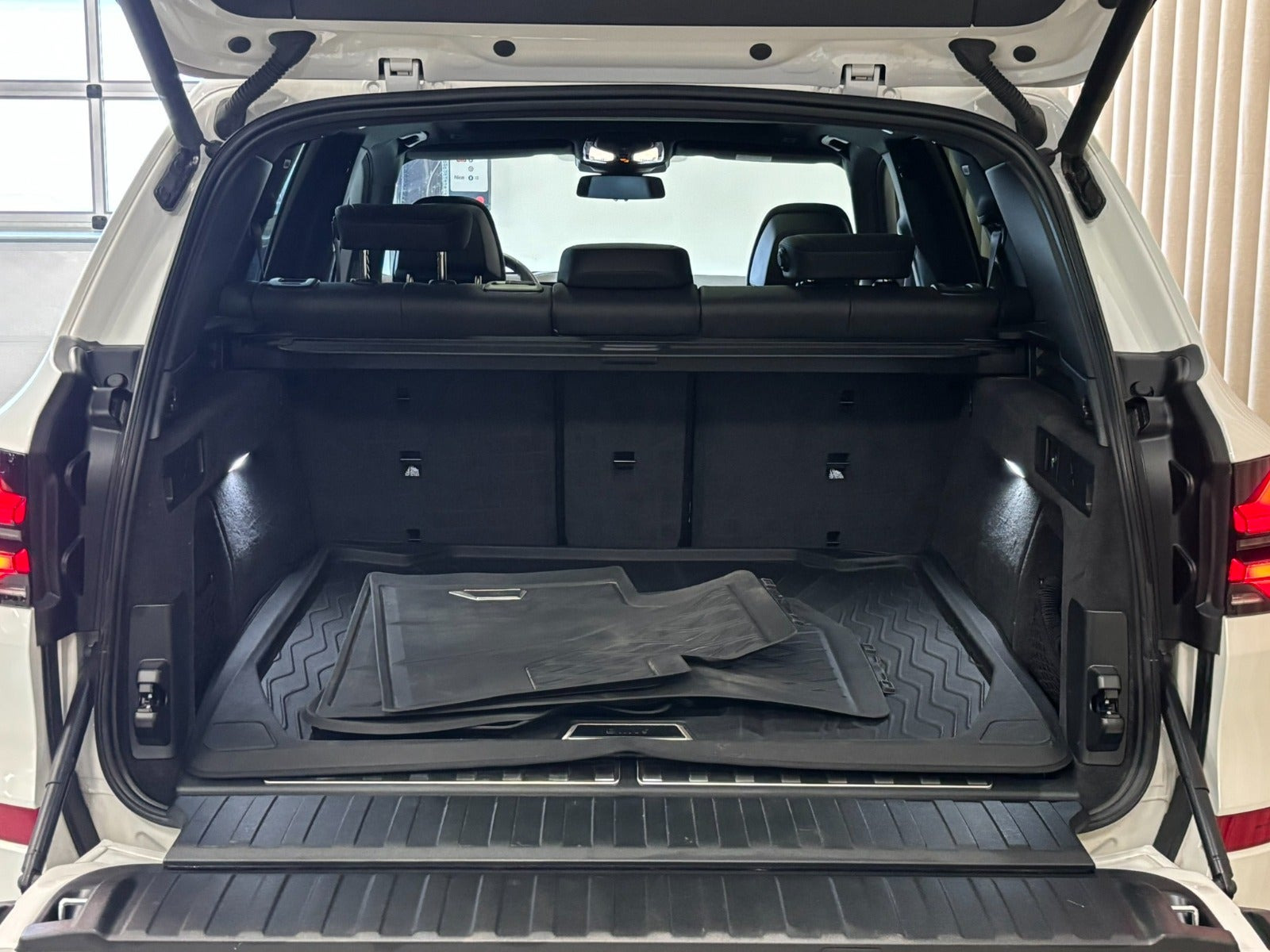 Hvid BMW X5 fra 2025