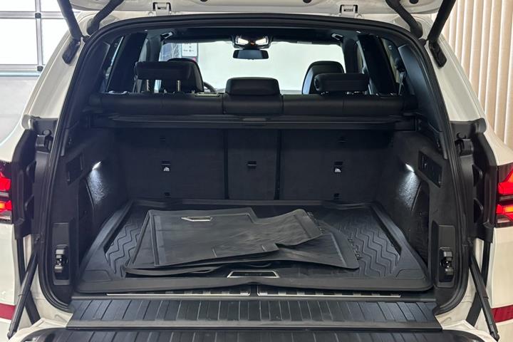 Hvid BMW X5 fra 2025