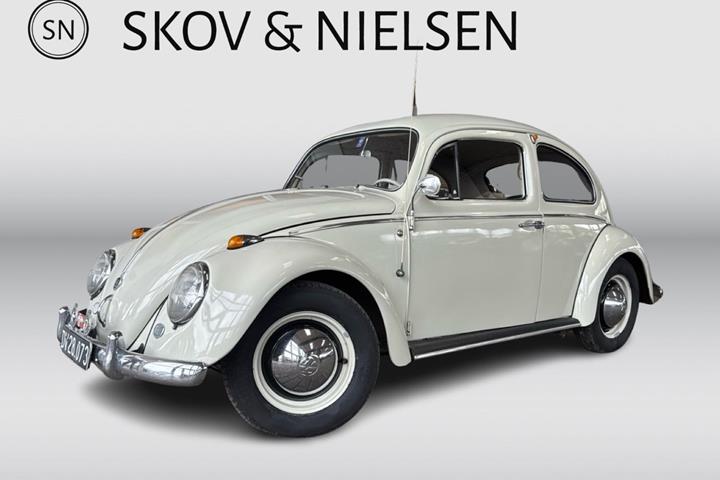 Hvid VW 1200 fra 1963 set udefra