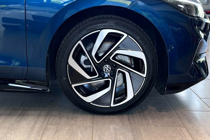 Blå VW ID.7 fra 2024