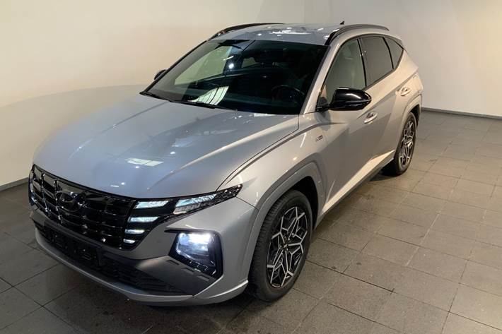 Grå Hyundai Tucson fra 2022 set udefra