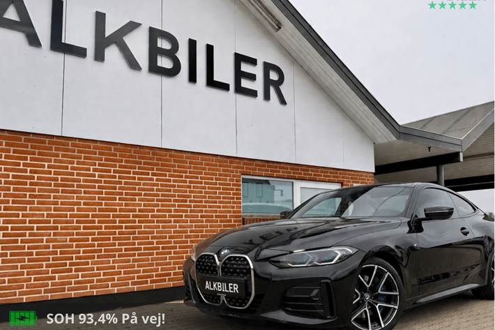 Sort BMW i4 fra 2022 set udefra