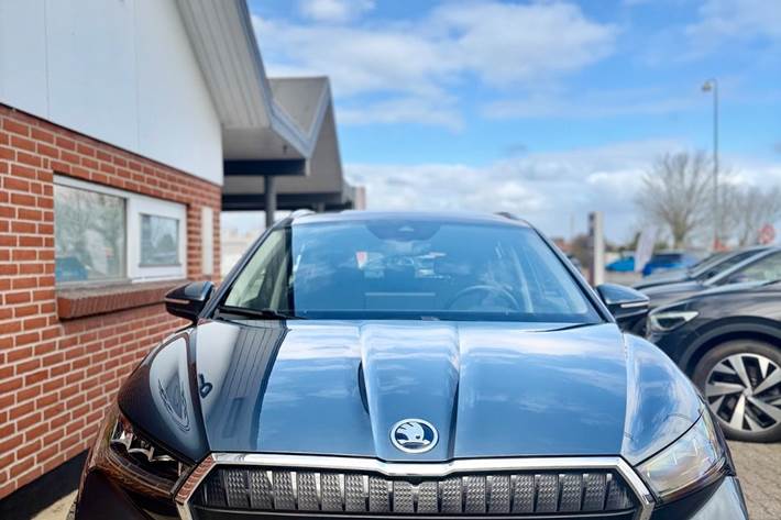 Grå Skoda Enyaq fra 2021