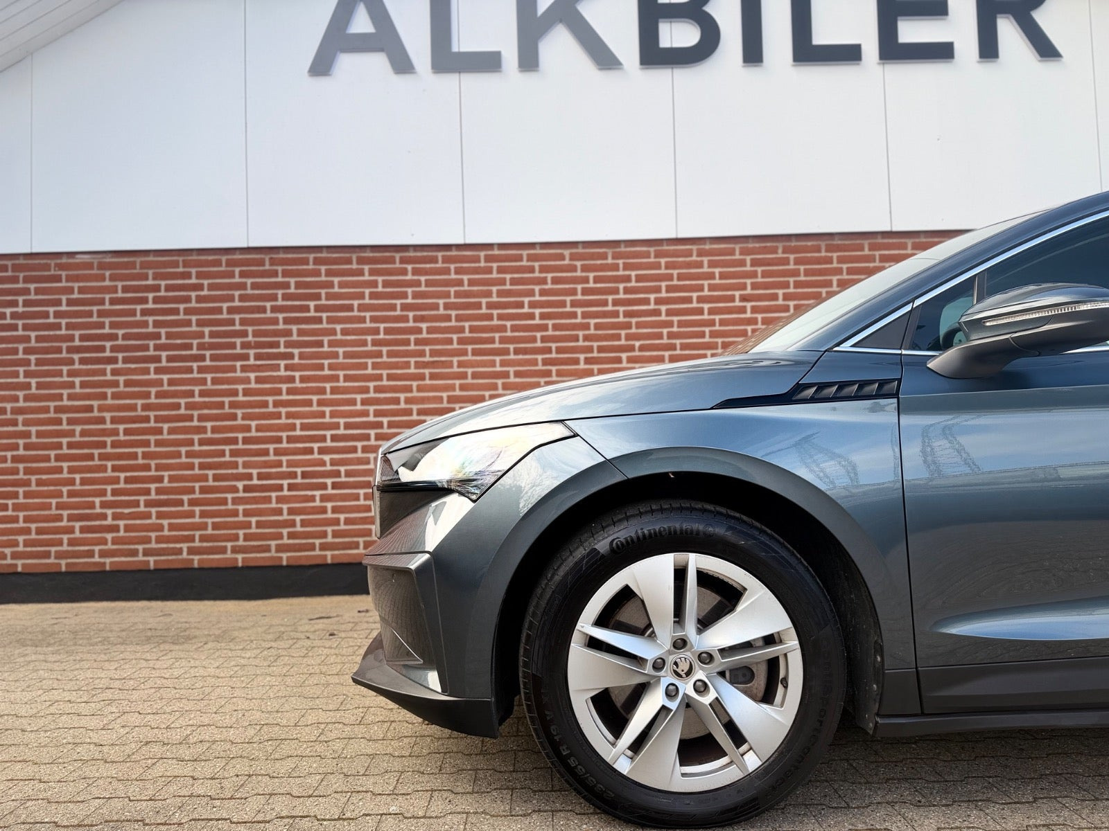 Grå Skoda Enyaq fra 2021