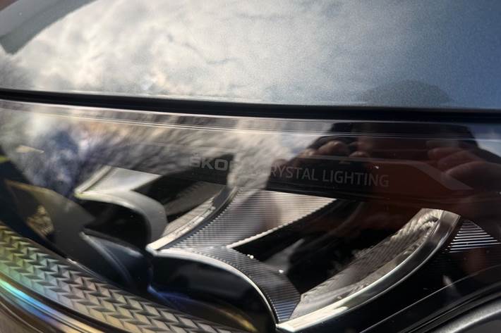 Grå Skoda Enyaq fra 2021