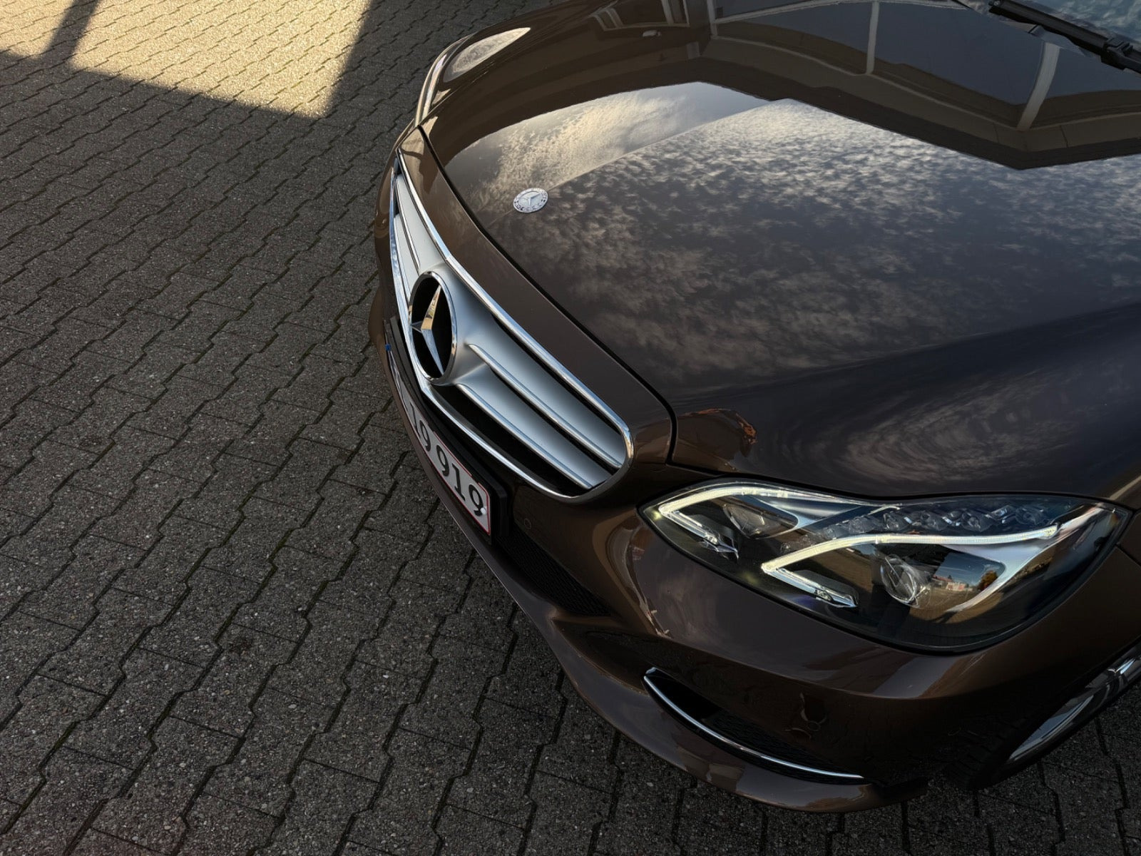 Brun Mercedes E220 fra 2014