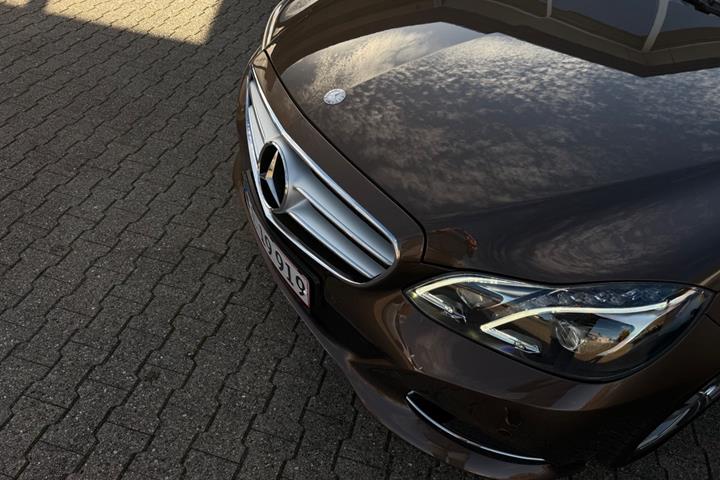 Brun Mercedes E220 fra 2014