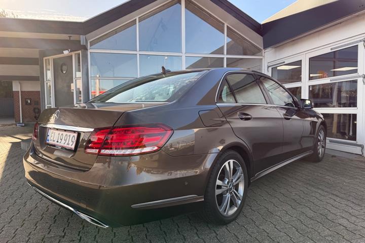 Brun Mercedes E220 fra 2014