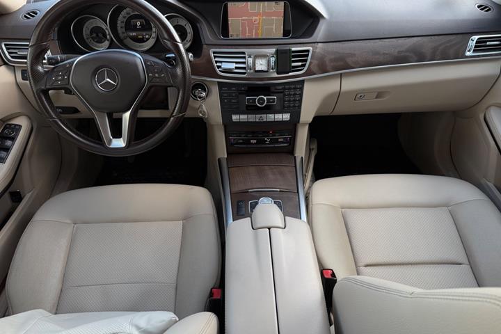 Brun Mercedes E220 fra 2014
